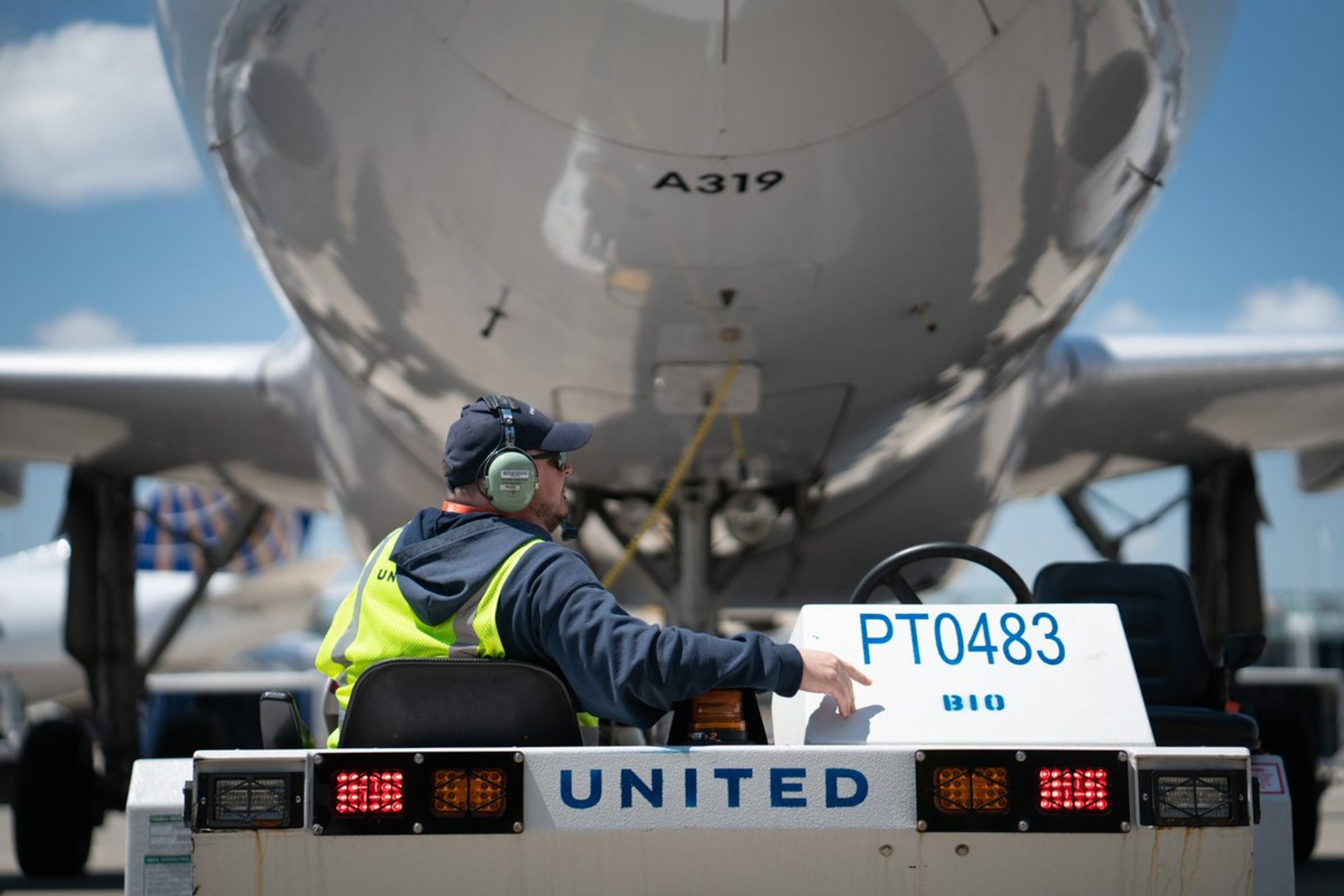 Another United Emergency Landing At Newark Live and Let's Fly