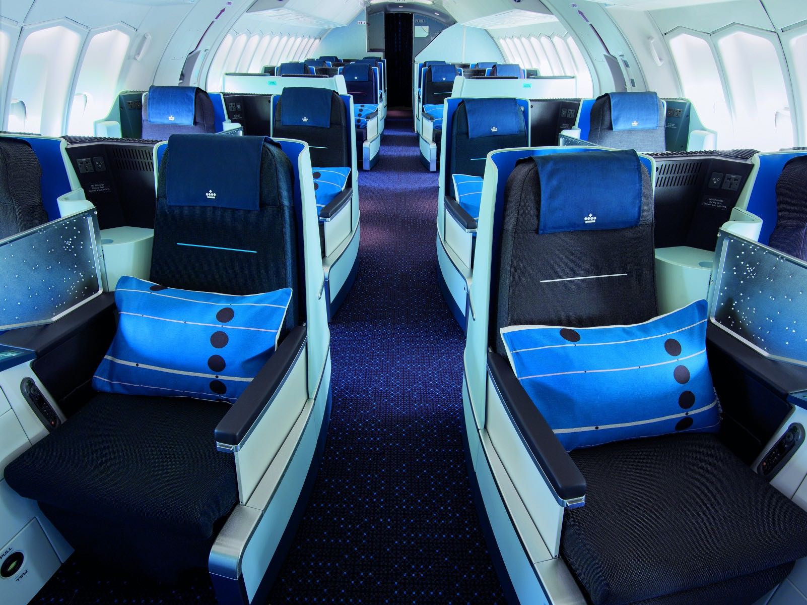 A 99EUR Lie-Flat Business Class Upgrade On KLM - Live and Let's ...