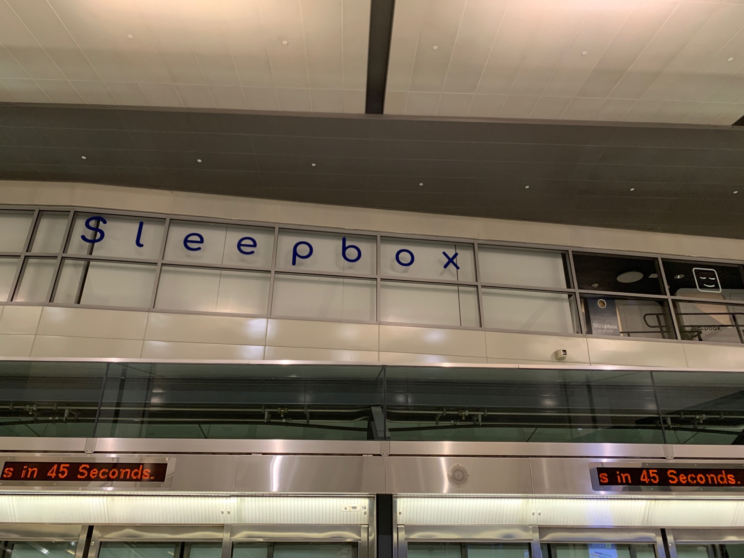 Review Sleepbox Lounge Washington Dulles (IAD) Live and Let's Fly