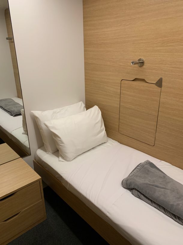 Review Sleepbox Lounge Washington Dulles (IAD) Live and Let's Fly