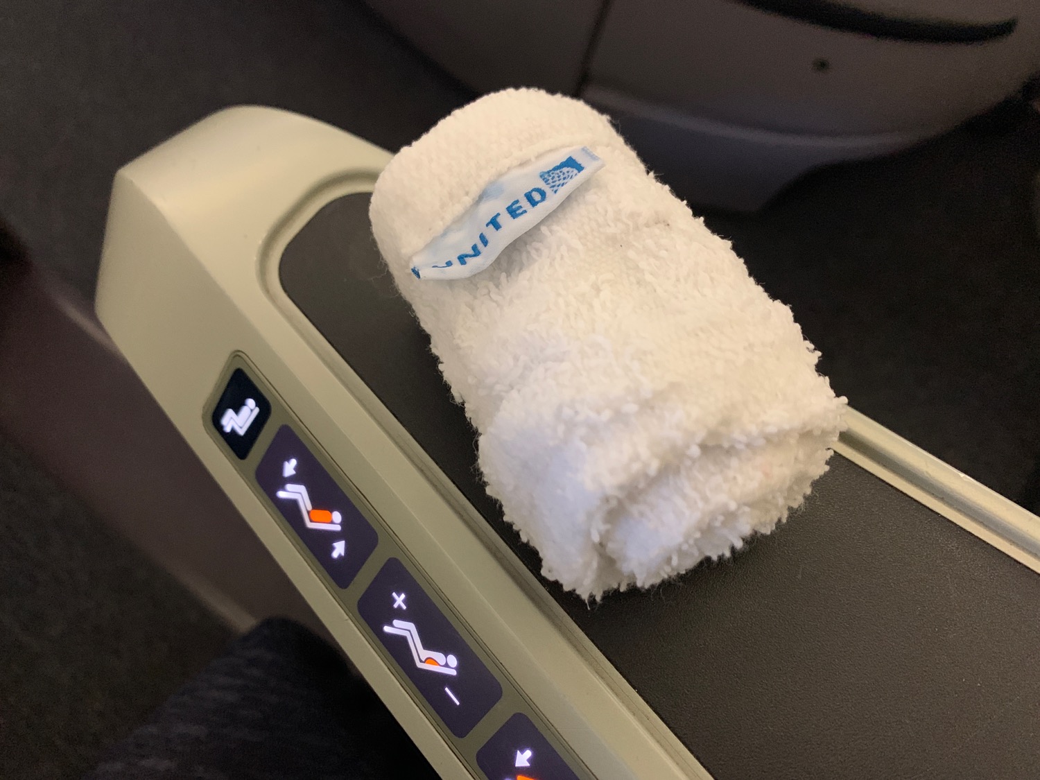 Review: United Airlines 767-400ER Business Class - Live and Let's Fly