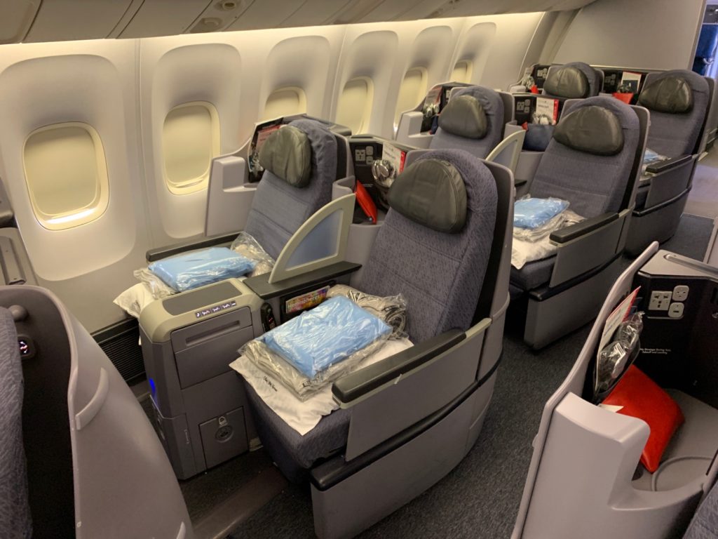 Review: United Airlines 767-400ER Business Class - Live and Let's Fly