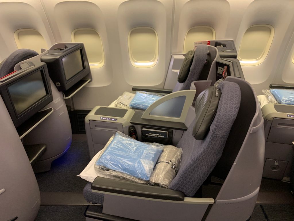 Review: United Airlines 767-400ER Business Class - Live And Let's Fly