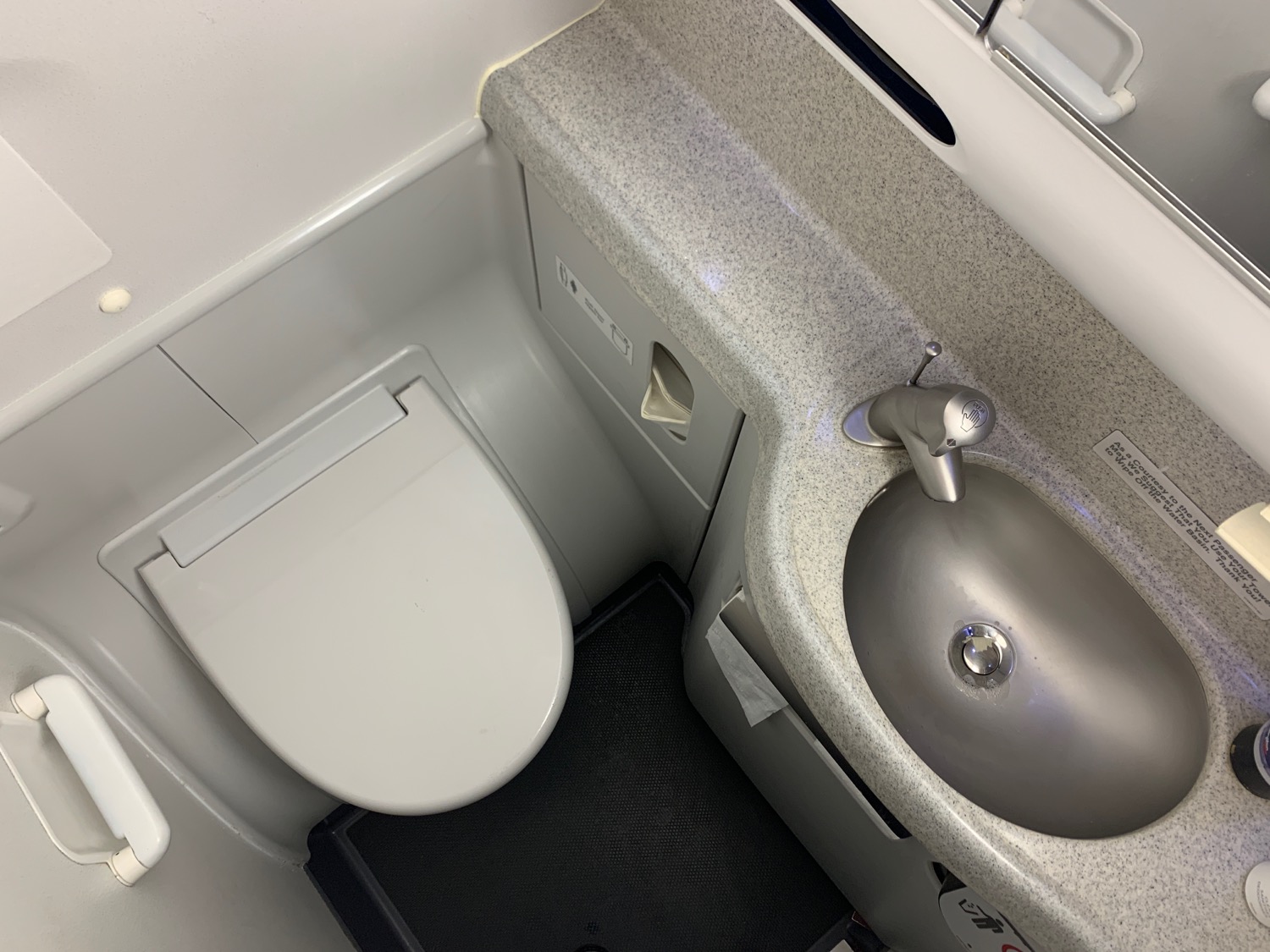 Review: Virgin Australia 737-800 Business Class - Live and Let's Fly