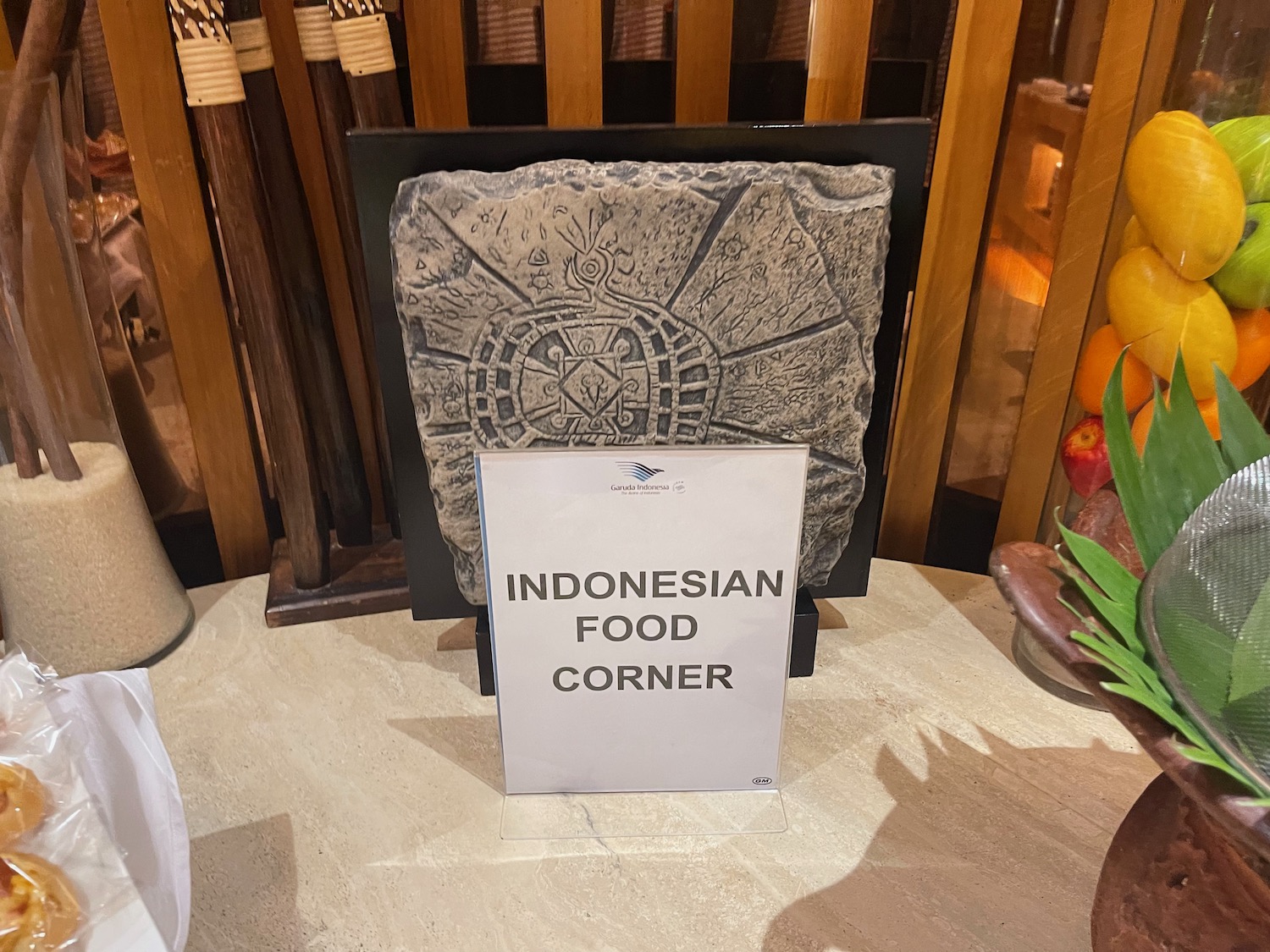 Tandai di atas meja