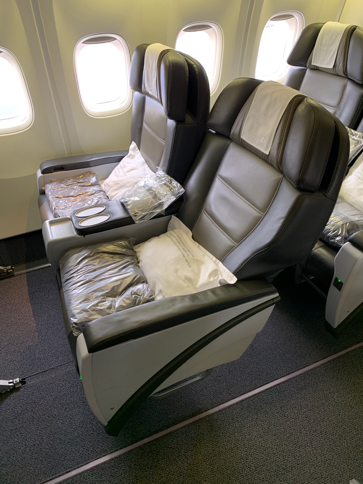 Review Icelandair 767300ER Business Class Live and Let's Fly