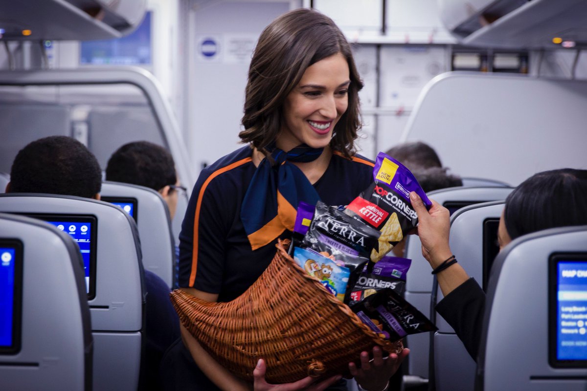 https://liveandletsfly.com/wp-content/uploads/2019/10/JetBlue-Snacks.jpg