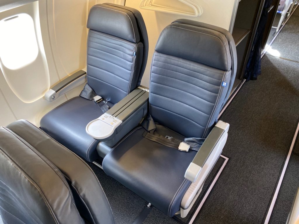 Exploring United's Swanky New CRJ-550 