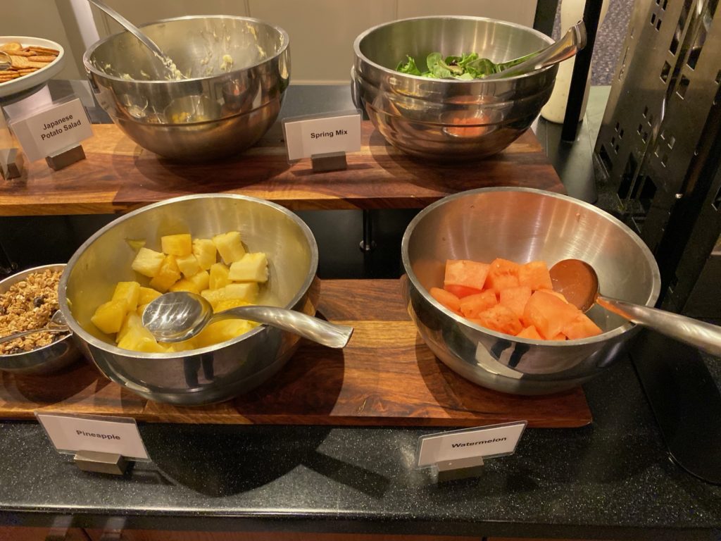 Review United Club Honolulu (HNL) Live and Let's Fly