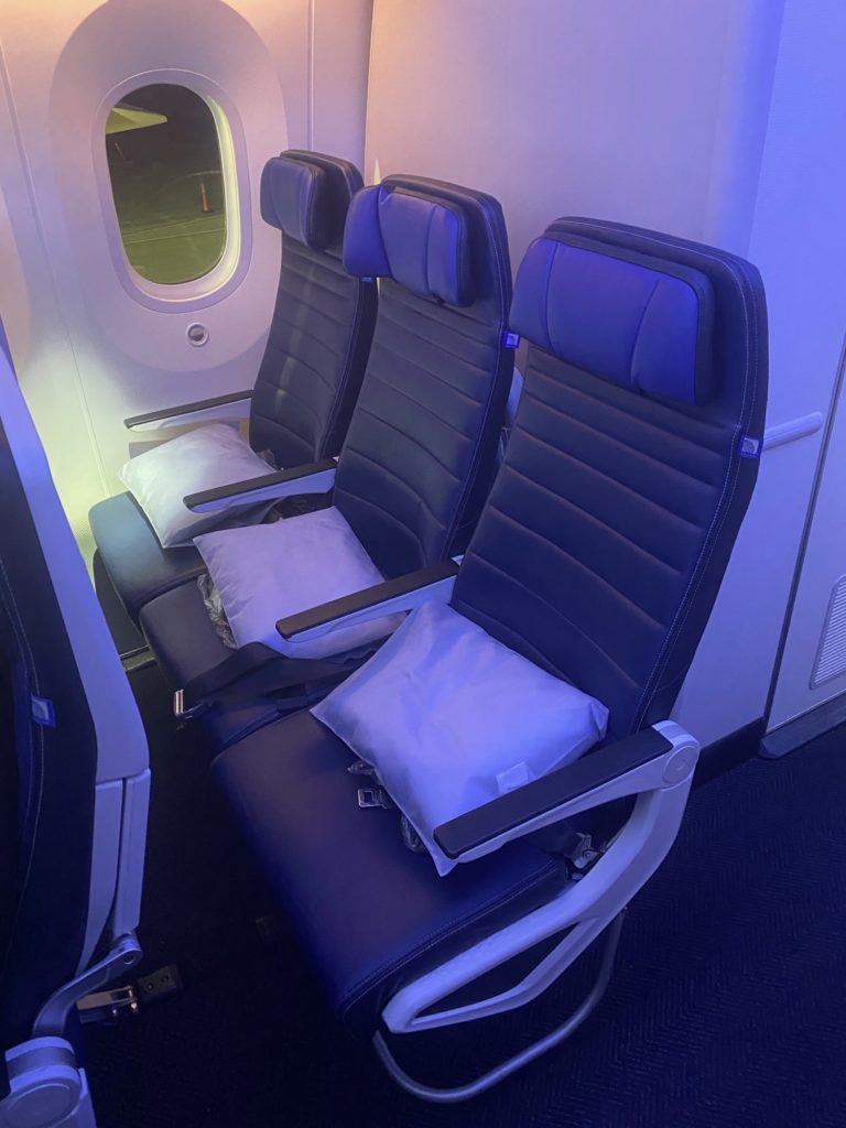 Review: United Airlines 787-10 Economy Class - Live and Let's Fly