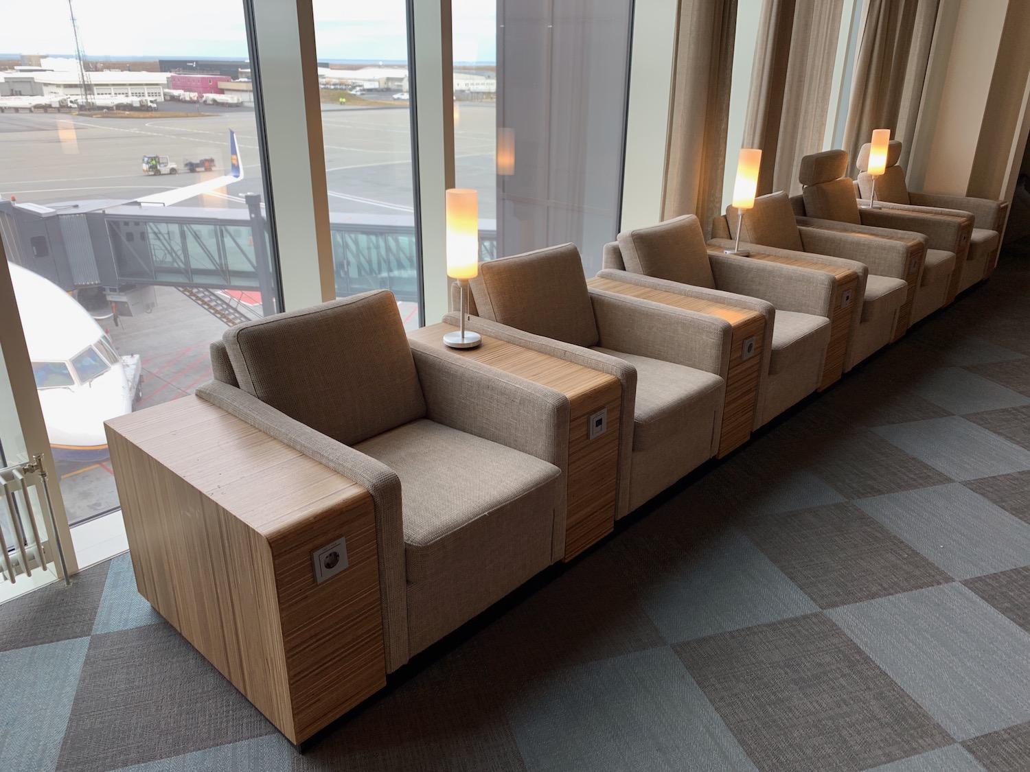 Review: Icelandair Saga Lounge Keflavík (KEF) - Live And Let's Fly