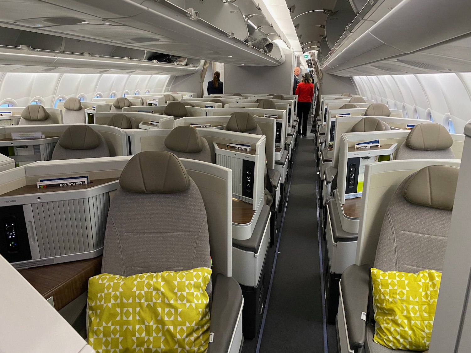 bille cirkulære Portico First Impressions: TAP Air Portugal A330-900neo Business Class - Live and  Let's Fly