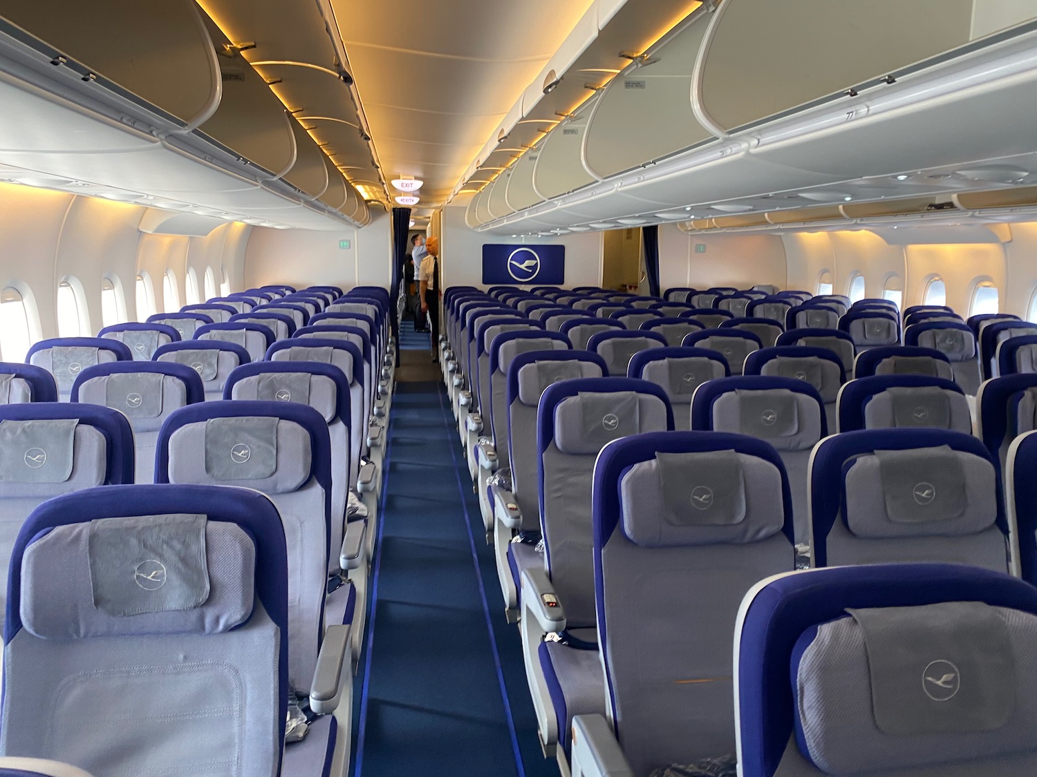 lufthansa cabin size