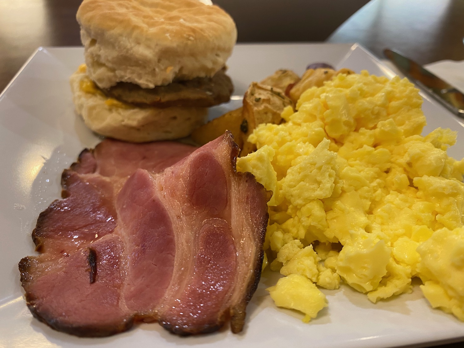 a plate of breakfast with eggs and bacon