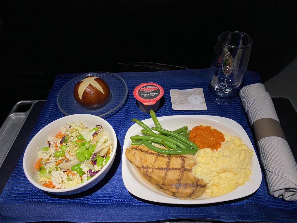 Review: United Airlines 737-900 First Class - Live and Let's Fly