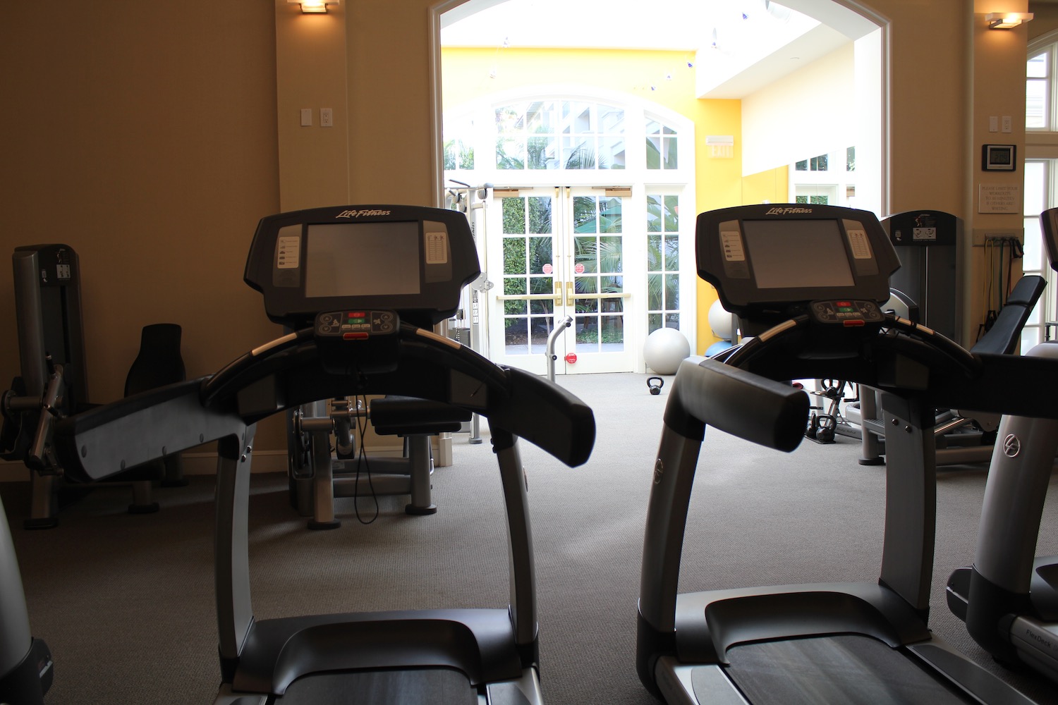 tread treadmills in a room