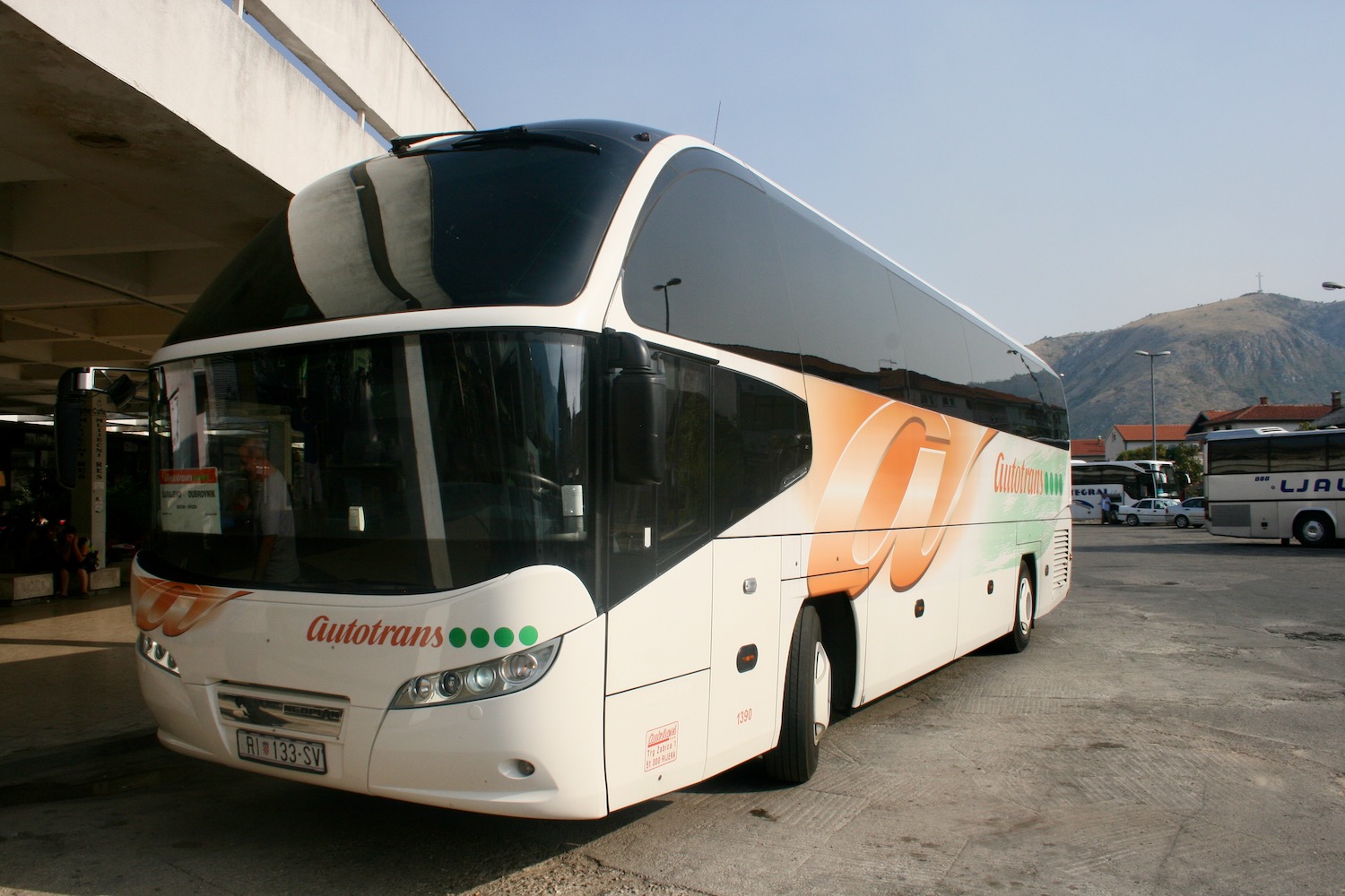 a bus parked in front of a building