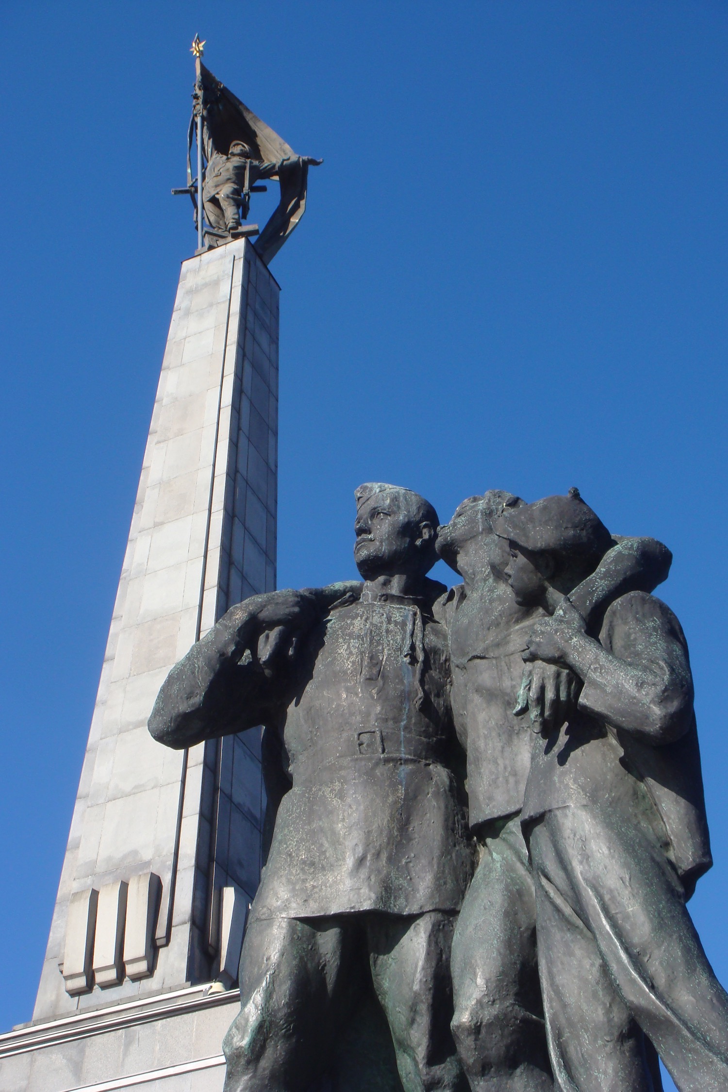 a statue of a group of people