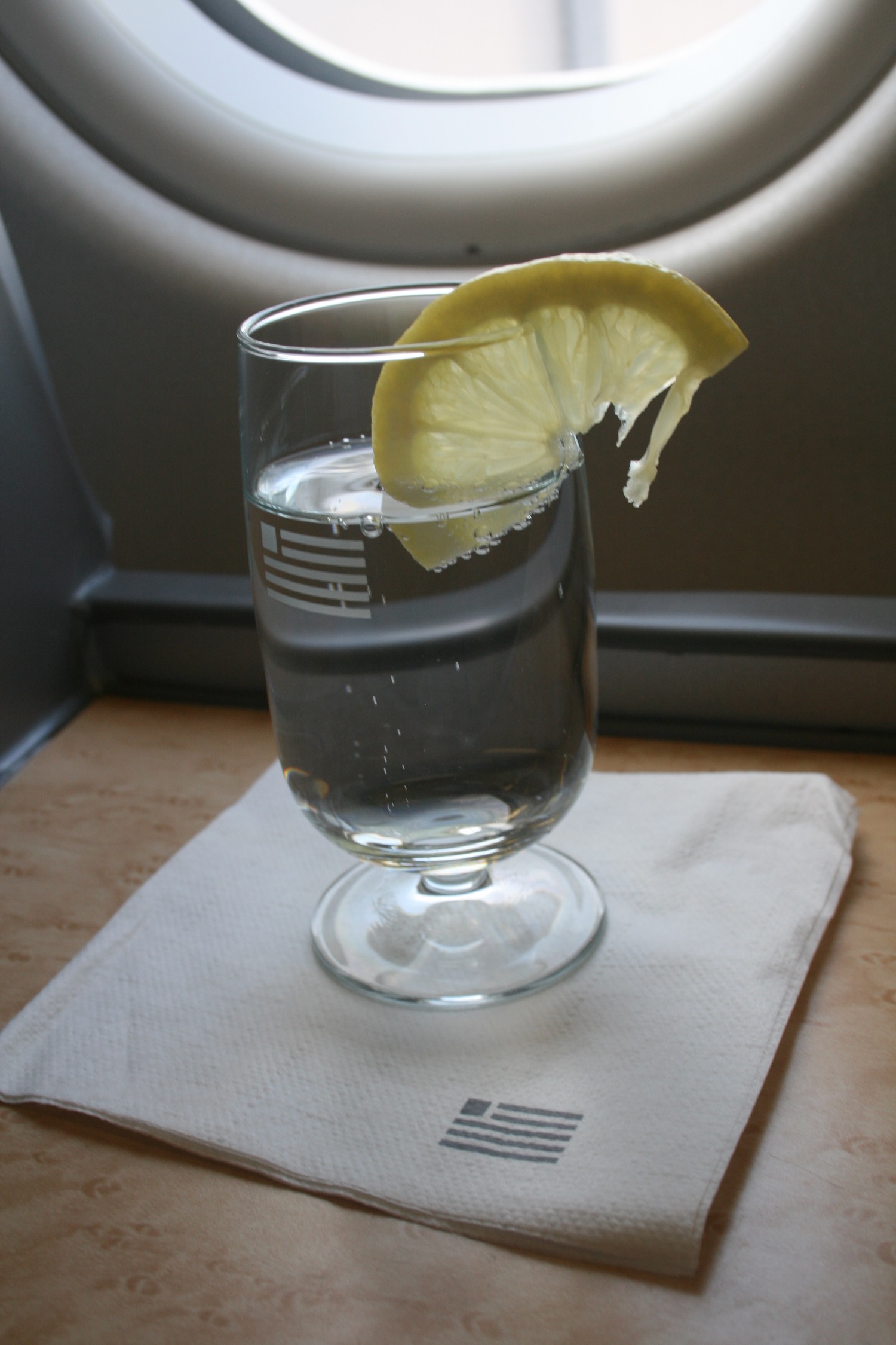 a glass of water with a lemon wedge