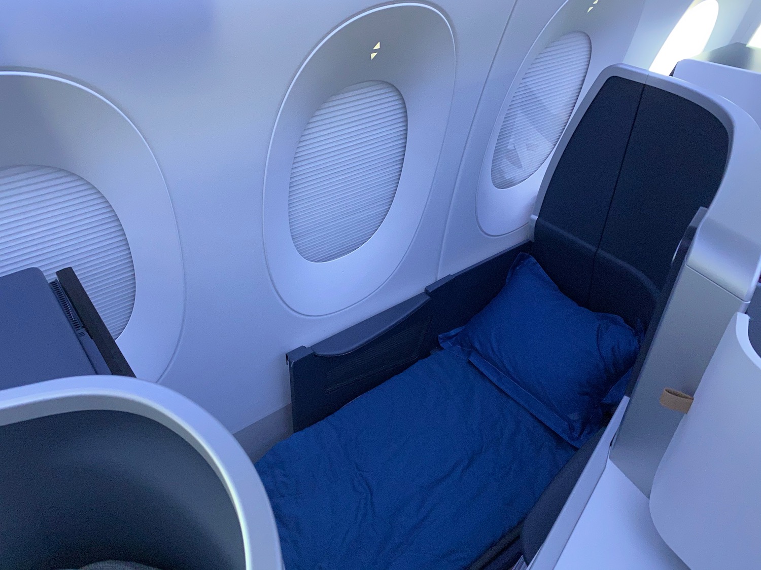 Review: Air France A350 - Business Class - Toronto - Paris