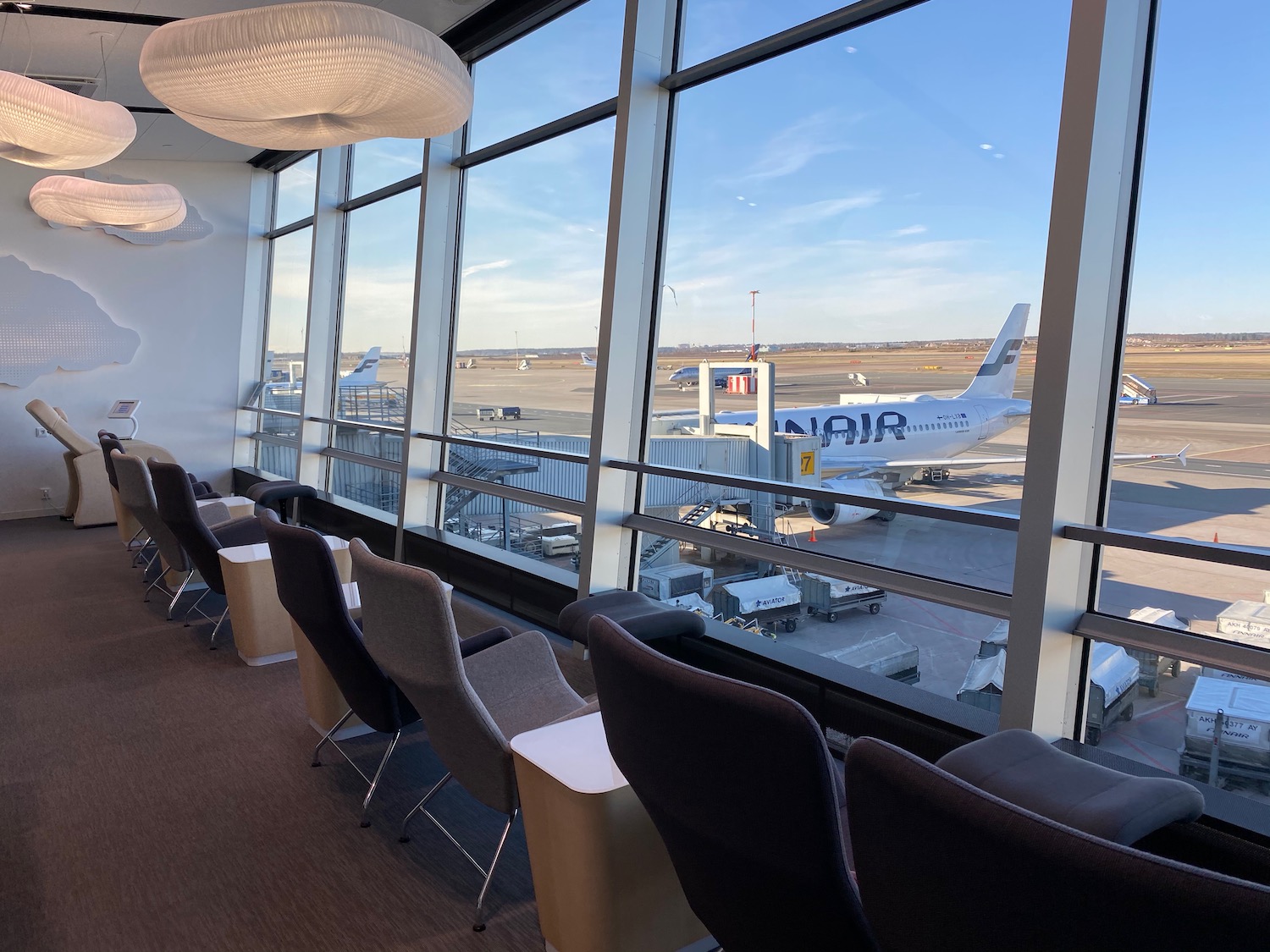 a row of chairs in an airport