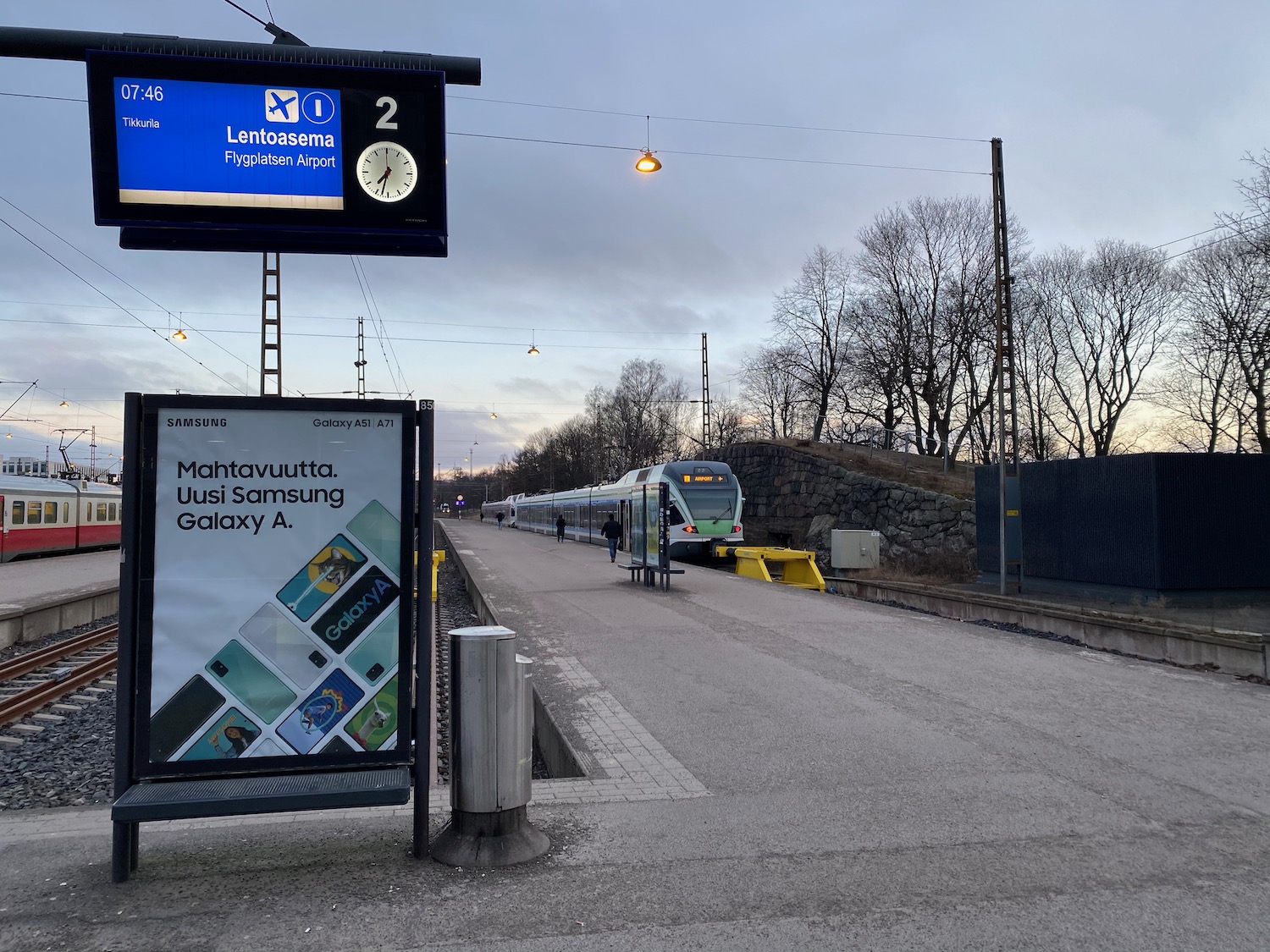 a train at a train station