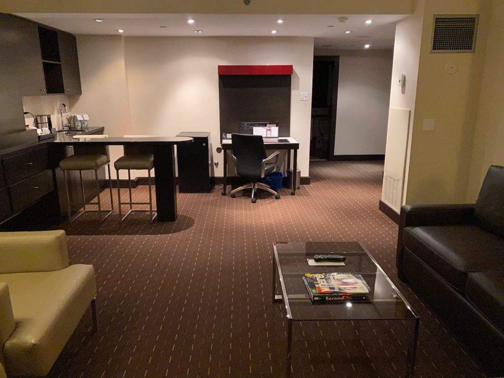 Review Hyatt Regency Toronto (Suite) Live and Let's Fly