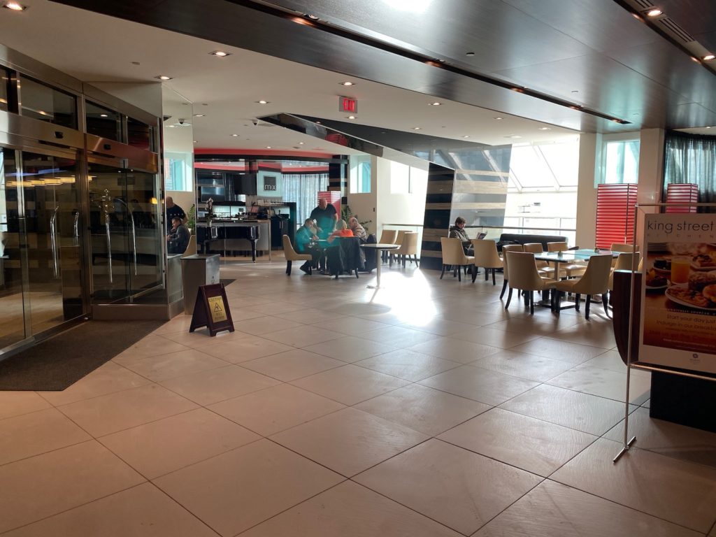 Review Hyatt Regency Toronto (Suite) Live and Let's Fly