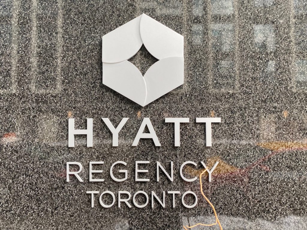 Review Hyatt Regency Toronto (Suite) Live and Let's Fly