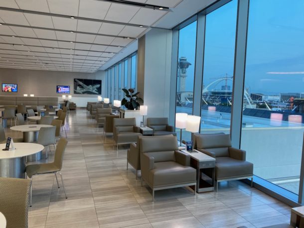 review-united-club-los-angeles-lax-live-and-let-s-fly
