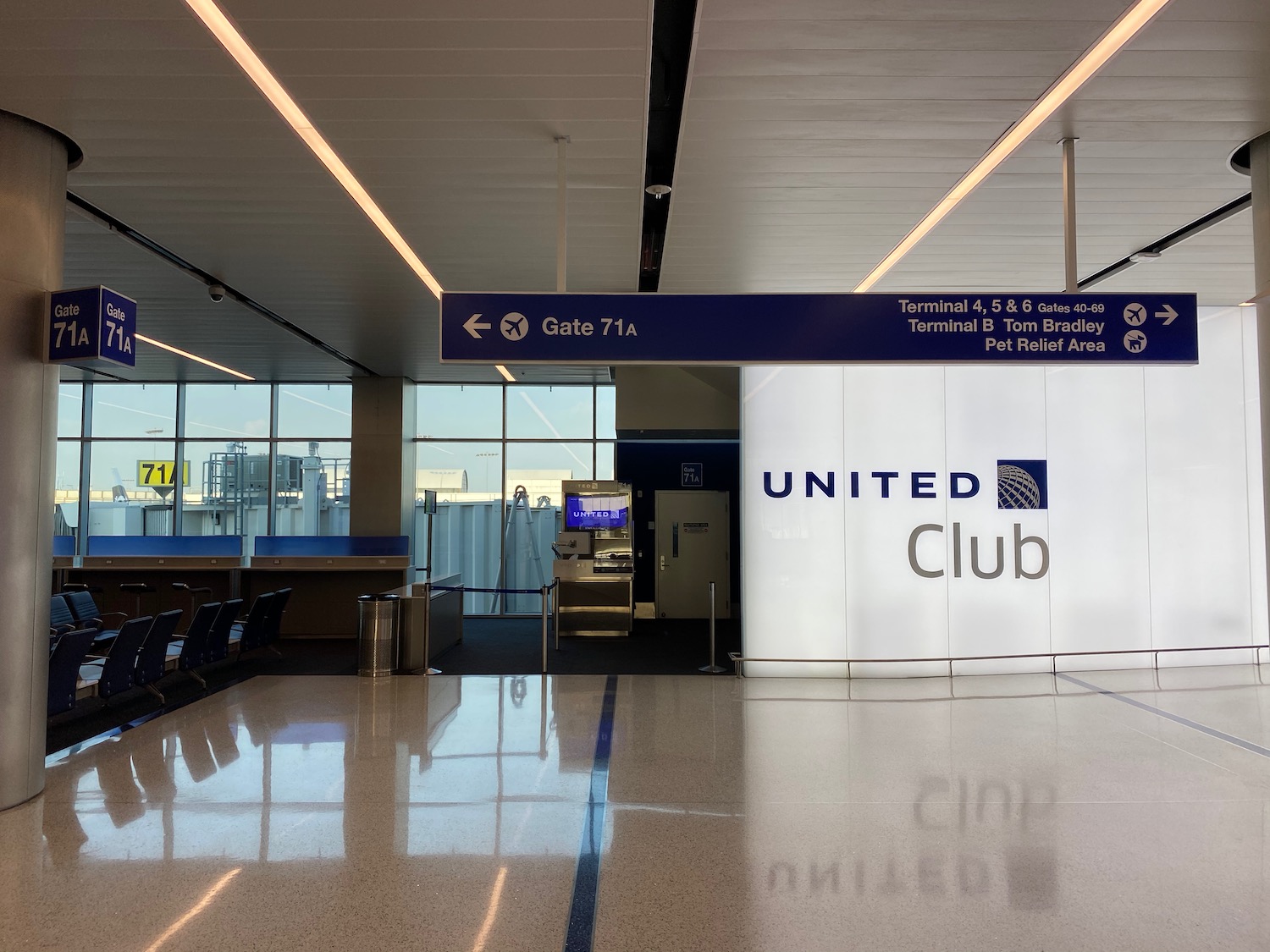 Review: United Club Los Angeles (LAX) - Live and Let's Fly