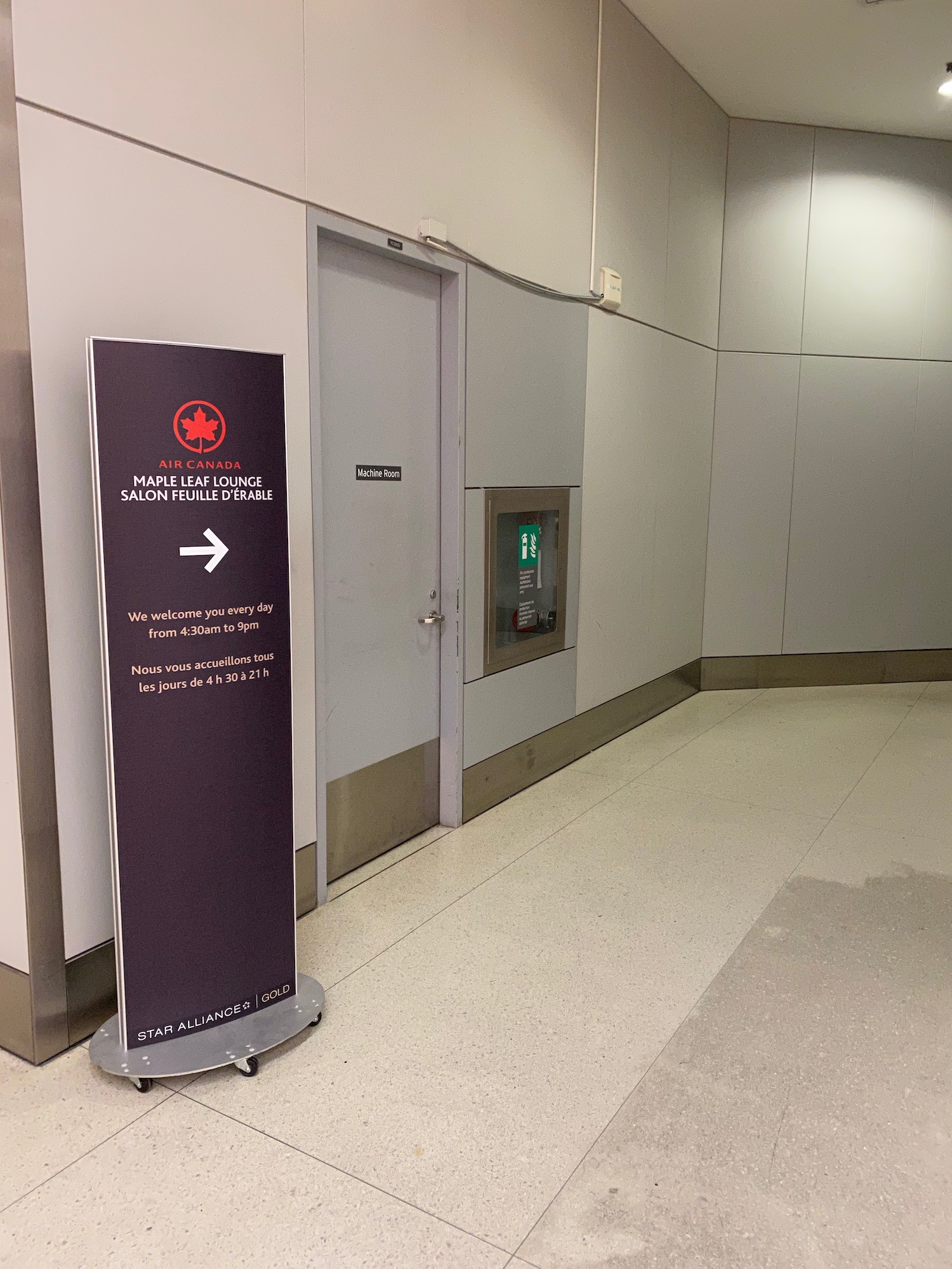 Air Canada Transborder Maple Leaf Lounge Toronto Review