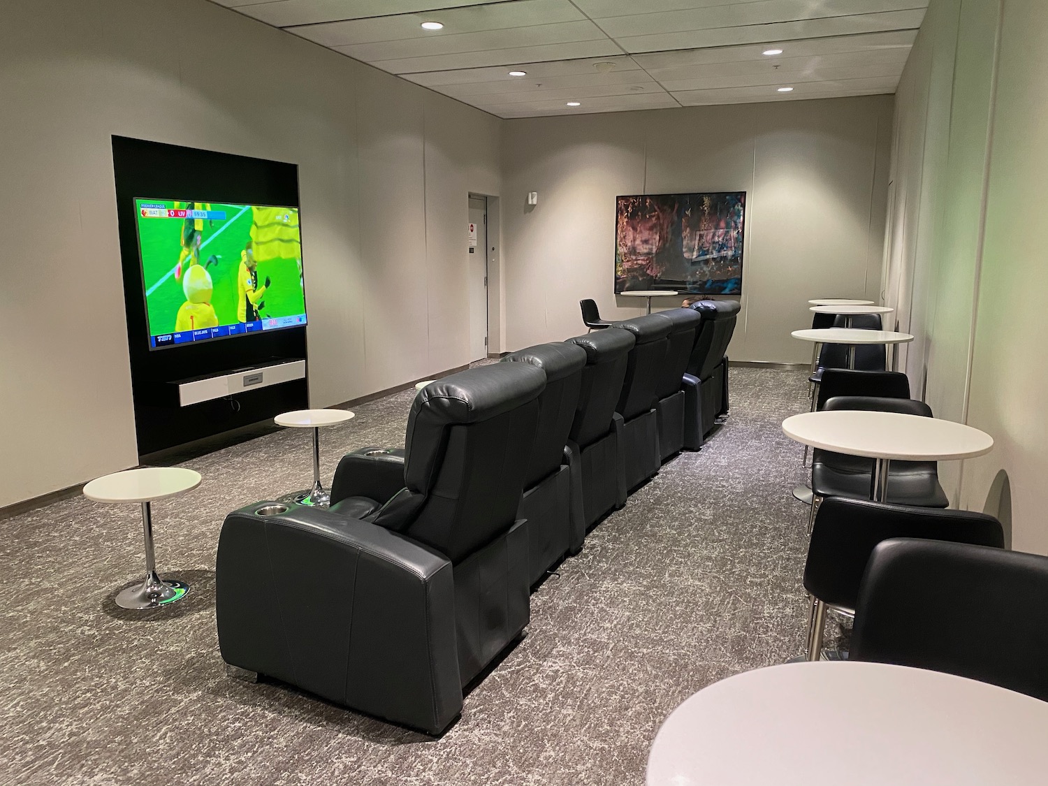 Air Canada Transborder Maple Leaf Lounge Toronto Review