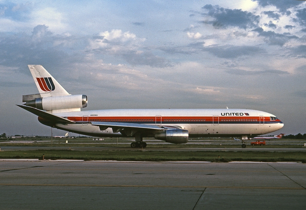 United DC-10 by John Proctor via WikiCommons