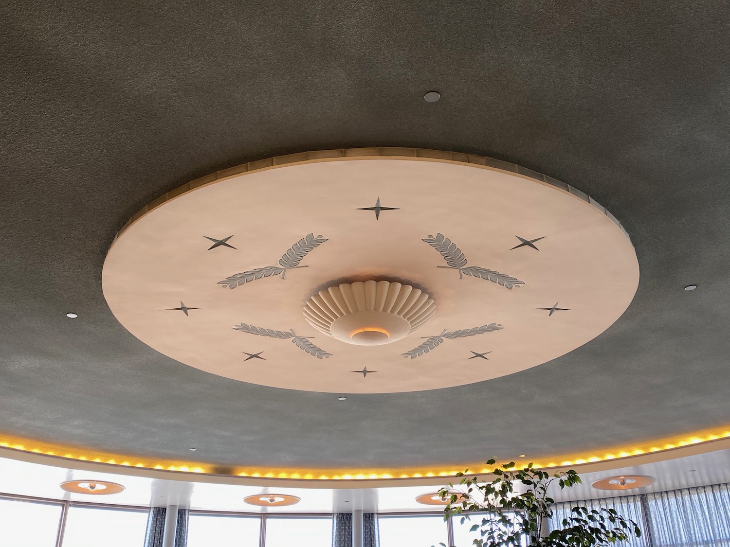 a light fixture on a ceiling