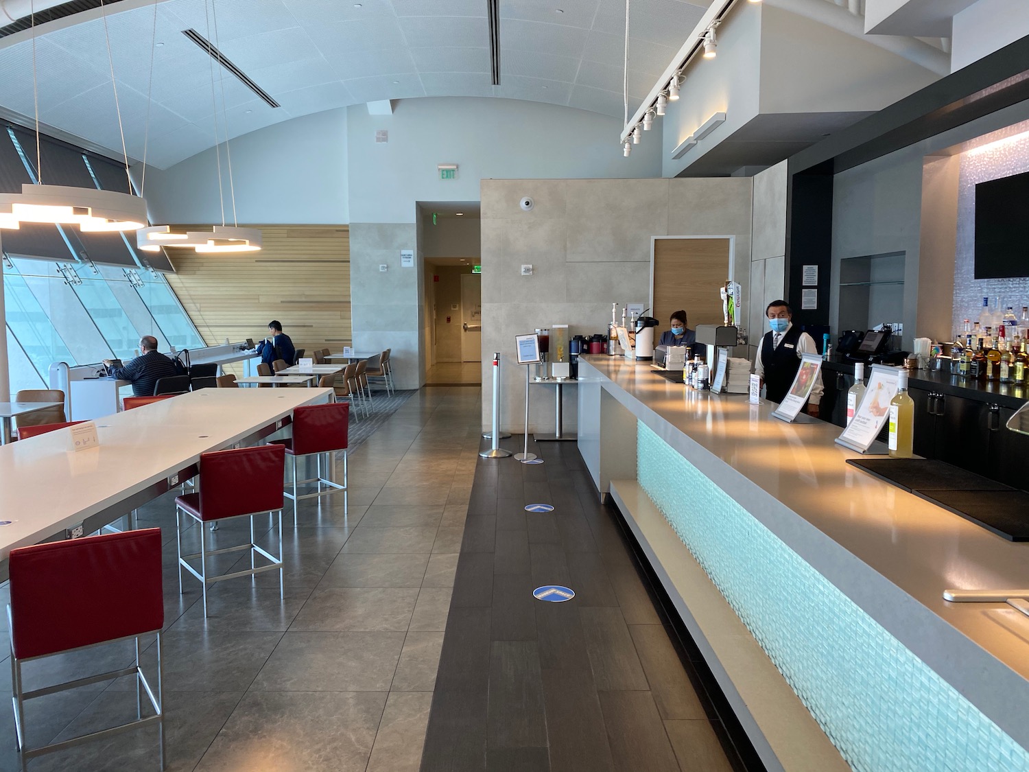 Review American Airlines Admirals Club Los Angeles (LAX) Live and