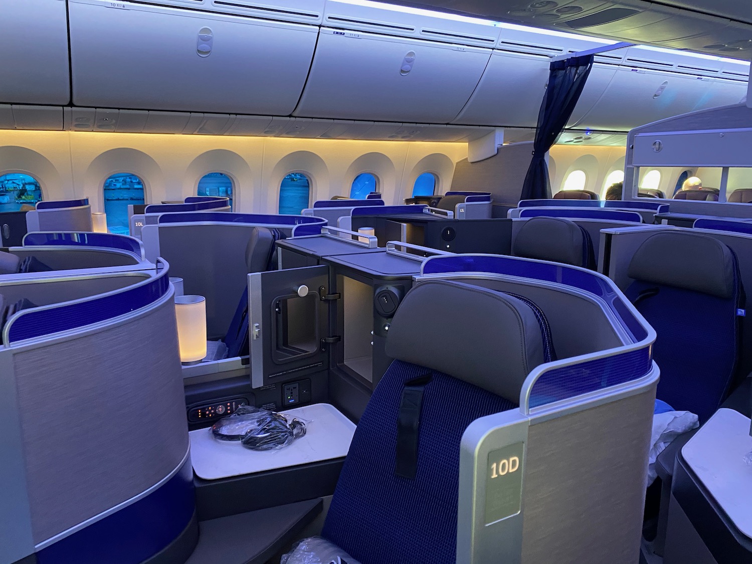 Review United Airlines 7879 Polaris Business Class International