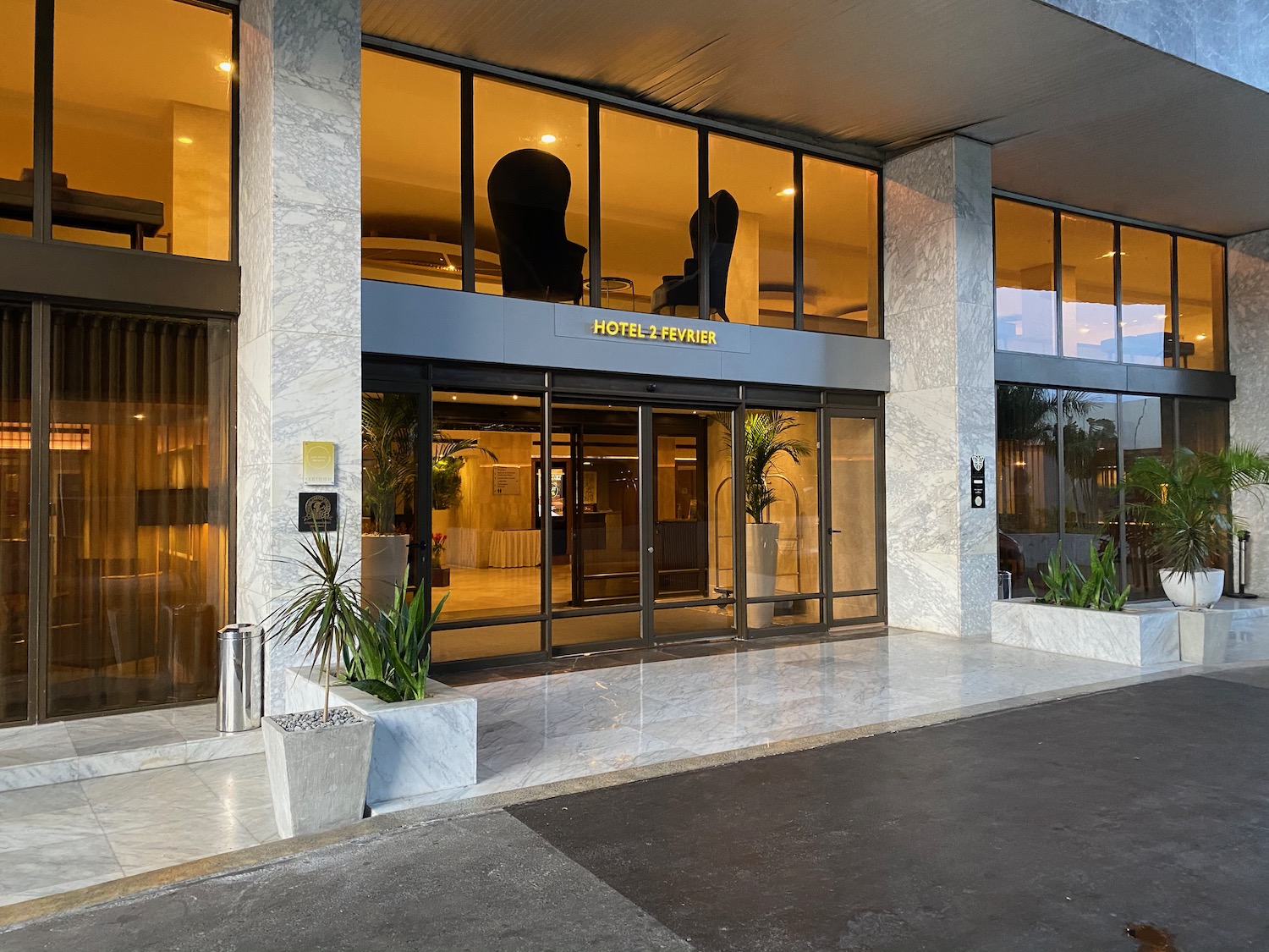 Review Hotel 2 Fevrier Lomé, Togo Live and Let's Fly