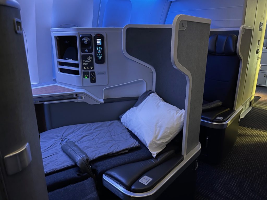 First Impressions: American Airlines 777-300ER Business Class - Live ...