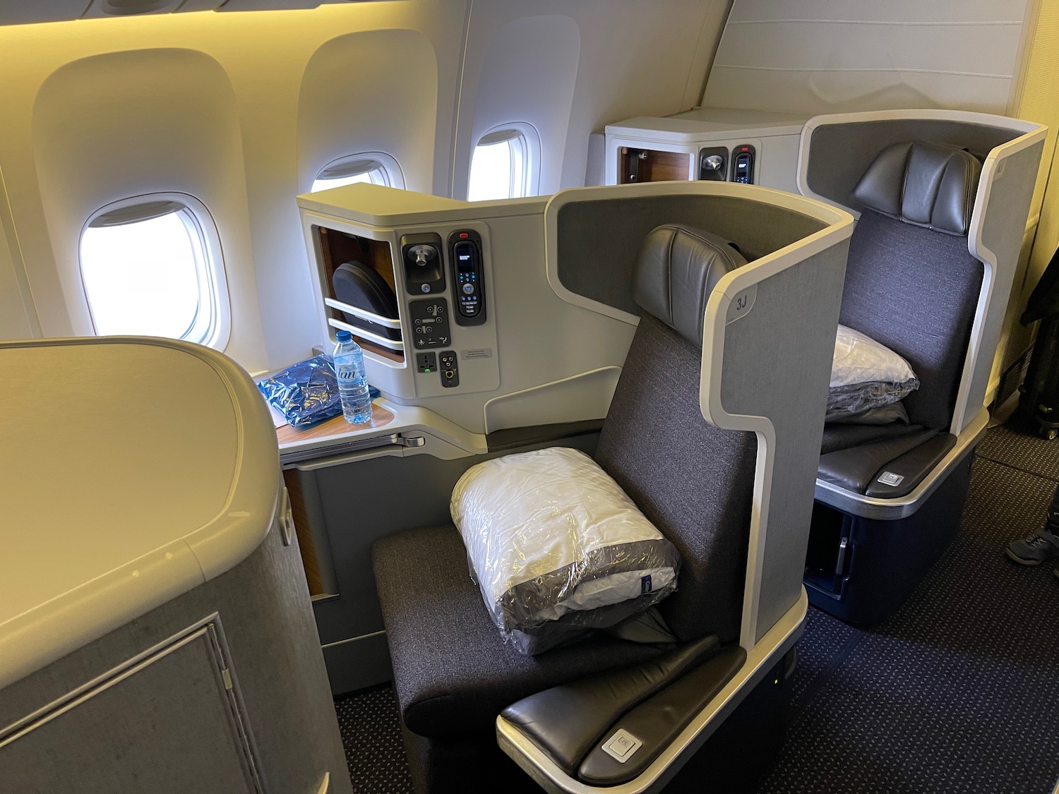 First Impressions: American Airlines 777-300ER Business Class - Live ...