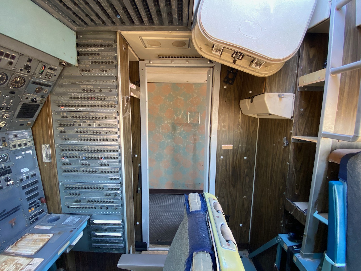 an old bus with a door and an open door