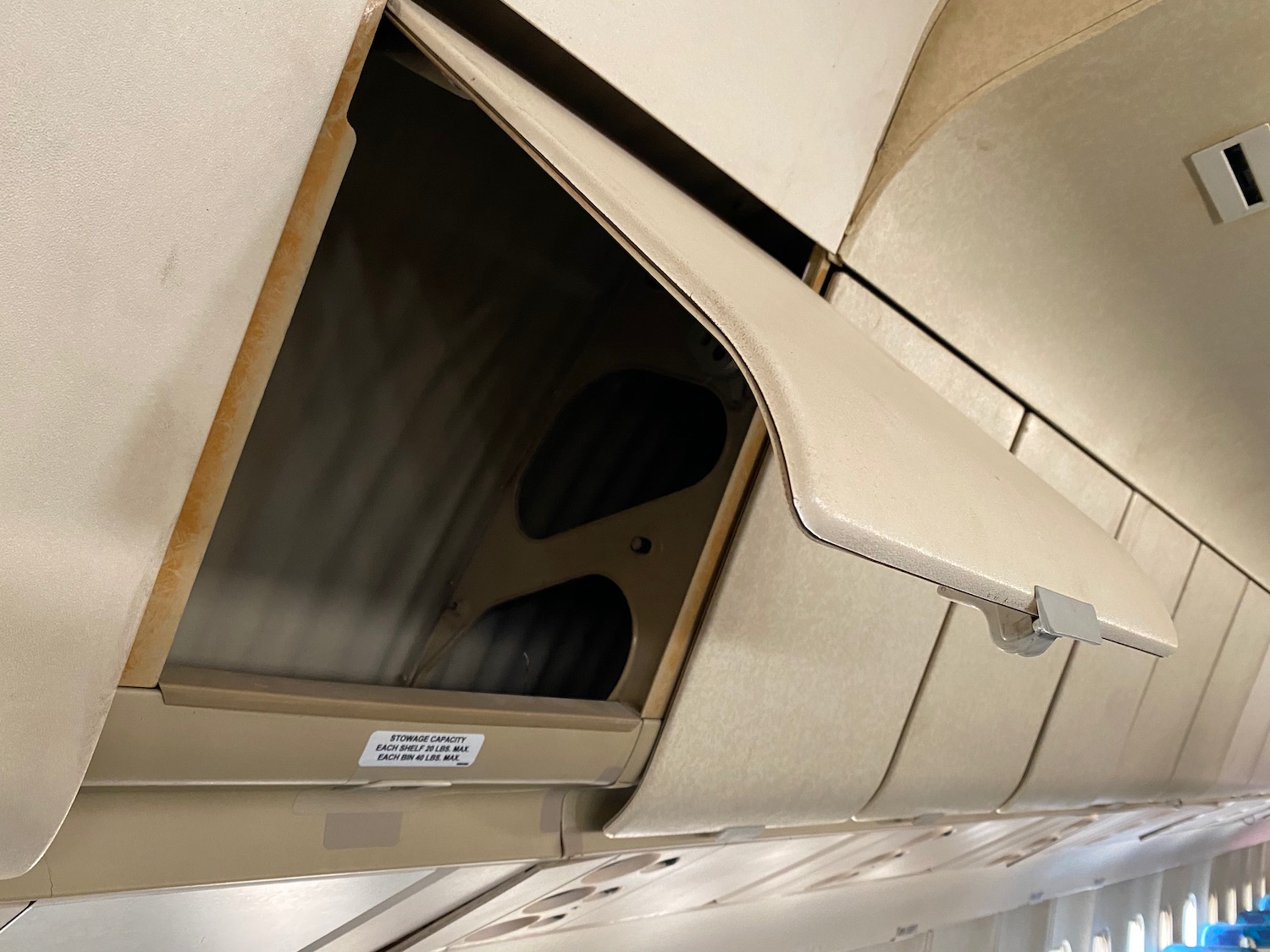 an open air vent on a plane