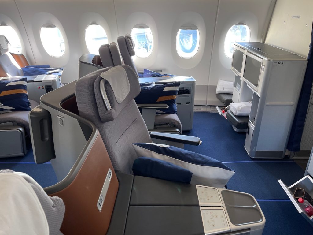 Review: Lufthansa A350 Business Class - Live and Let's Fly