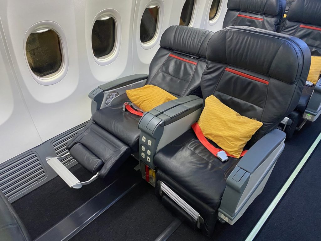 Review: Turkish Airlines 737-900 Business Class - Live and Let's Fly