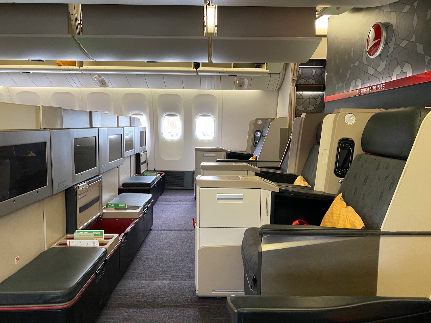 Review: Turkish Airlines 777-300 Business Class - Live and Let's Fly