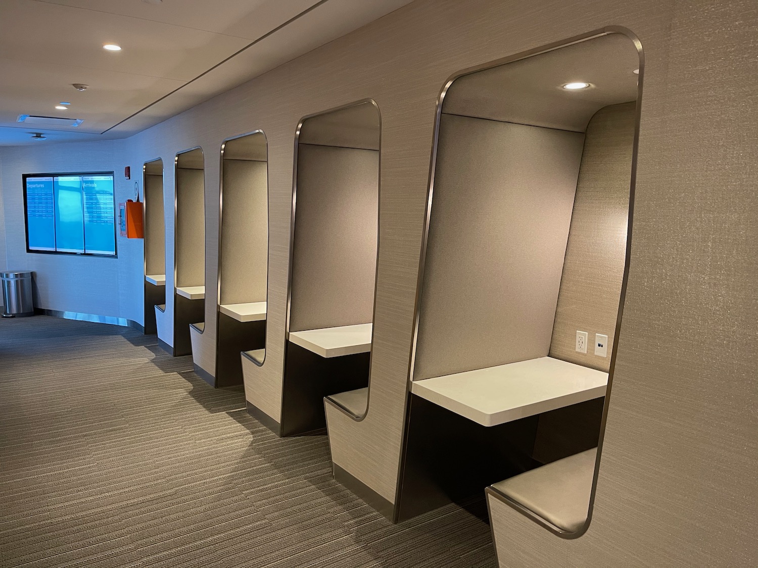 Review: American Airlines Admirals Club New York (JFK) - Live and Let's Fly