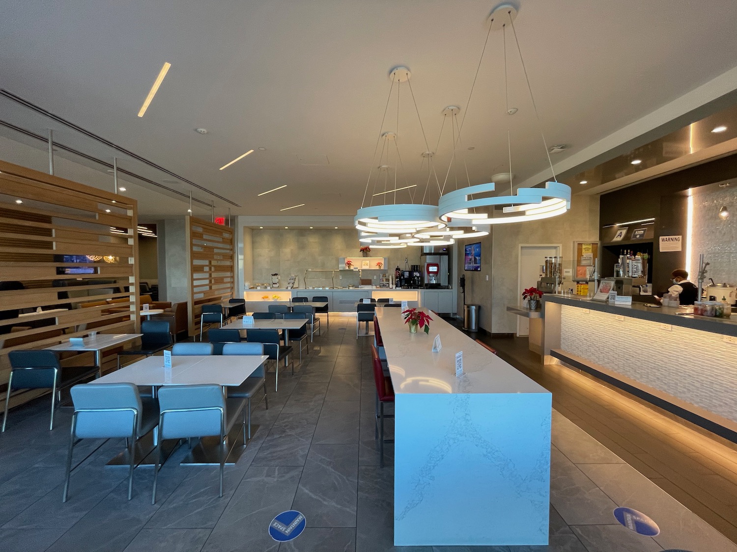 Review: American Airlines Admirals Club New York (JFK) - Live and Let's Fly