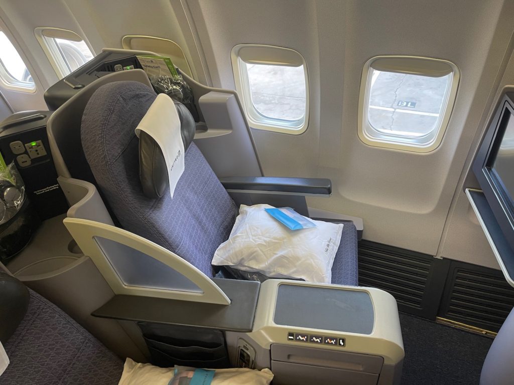 Review: United Airlines 757-200 Business Class - Live and Let's Fly