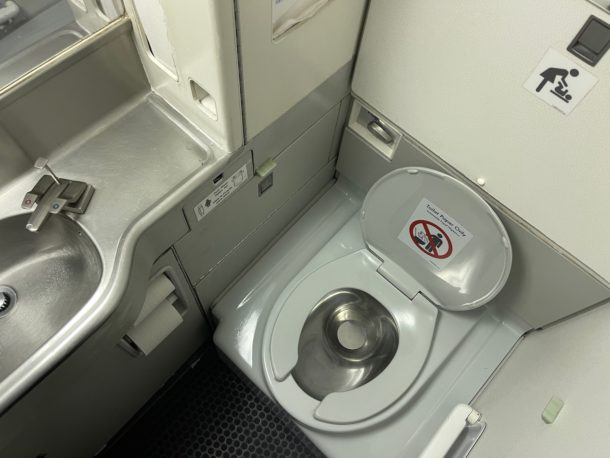 Review: United Airlines 757-200 Business Class - Live and Let's Fly