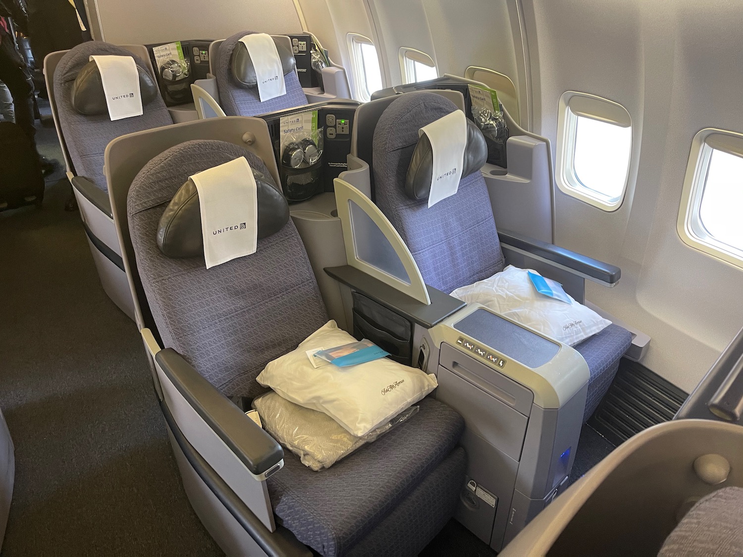 United Airlines 757-200 Business Class Review